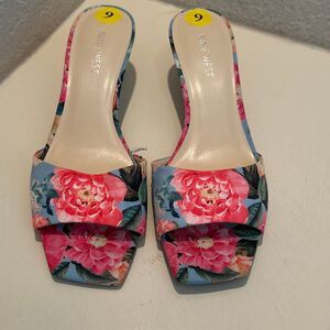 Nine West Women's Size 9 Kitten Heel Sandals Floral Print Preppy Romantic NEW